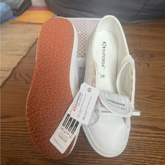 NWT…Superga Nappa White casual sneaker in size 8… - Picture 2 of 4